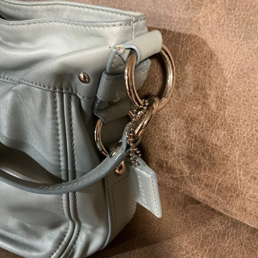 Coach full leather pearlized pale blue shoulder bag - Picture 2 of 10